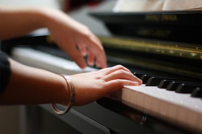 메모를 작성하는 방법? 피아노 악보. 7 개의 음표